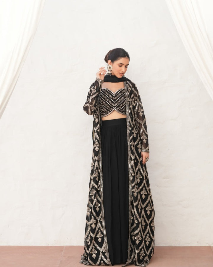 Dhaage-e-ishq Black Crop Top Set With Cape