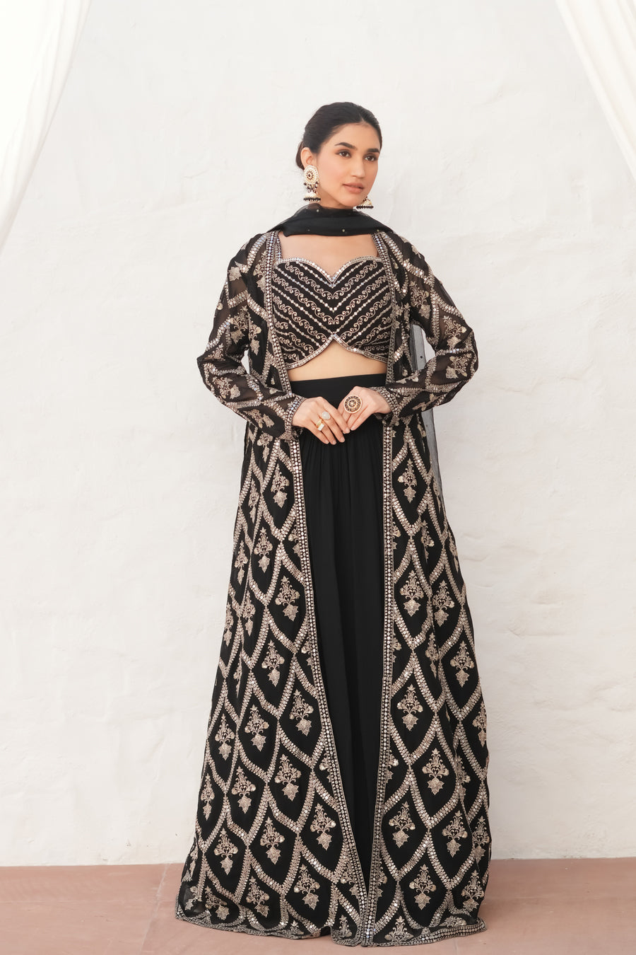 Dhaage-e-ishq Black Crop Top Set With Cape